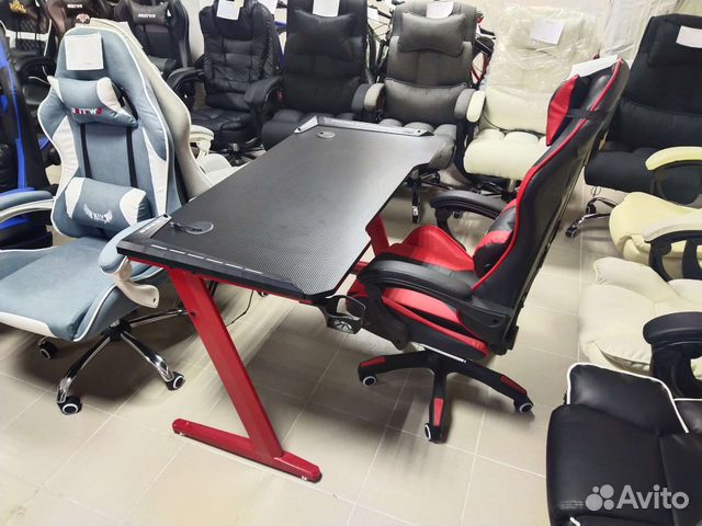 Игровой компьютерный стол с RGB-подсветкой