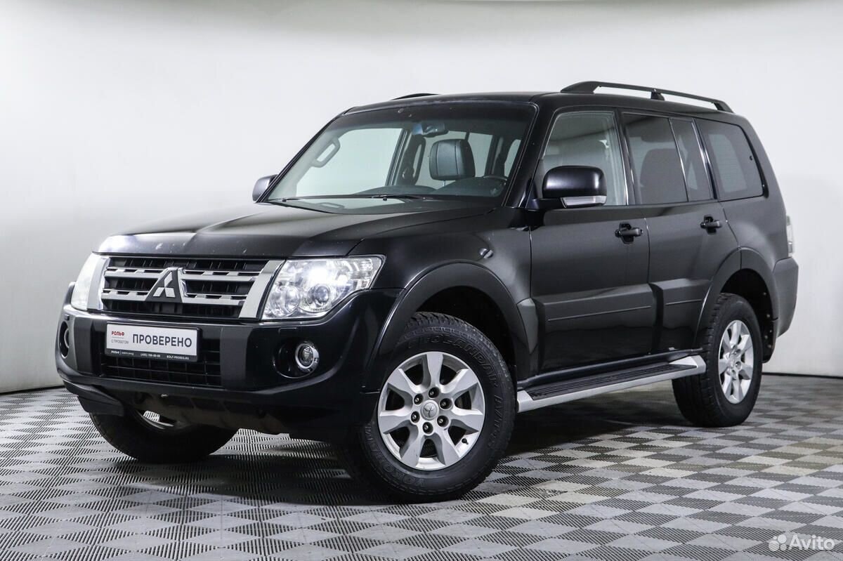 Mitsubishi pajero 2011. Митсубиси Паджеро 2011 черный. Мицубиси Паджеро черный.