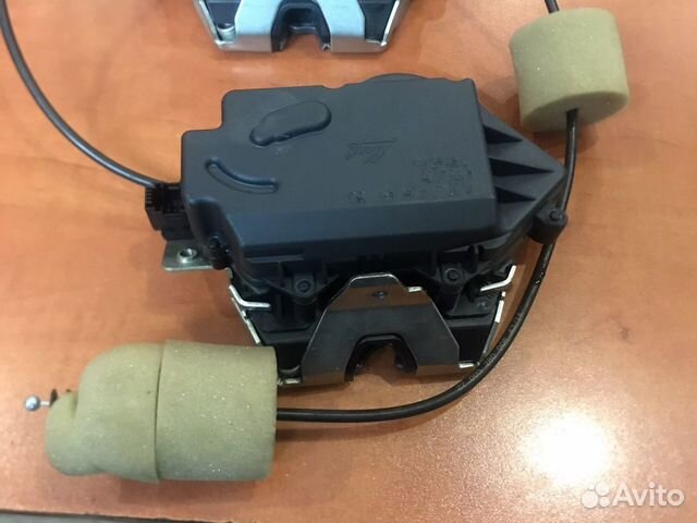 Замок крышки багажника w251 ML GL 164 w211