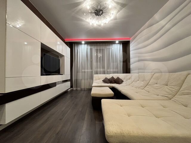 2-к. квартира, 80 м², 4/10 эт.
