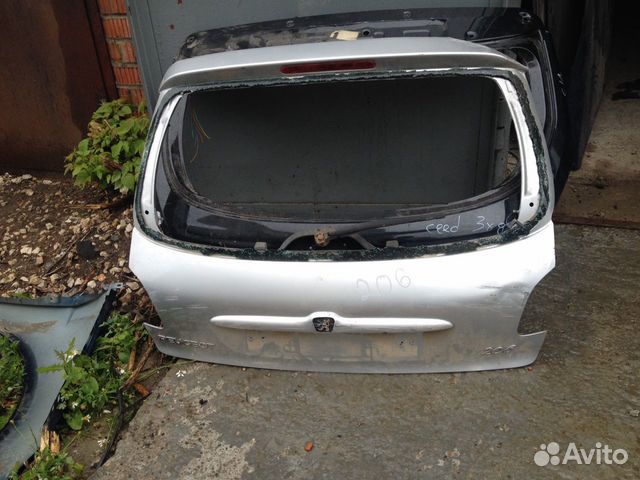 Крышка багажника Peugeot 206