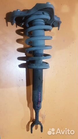 Амортизатор передний правый на Skoda Superb