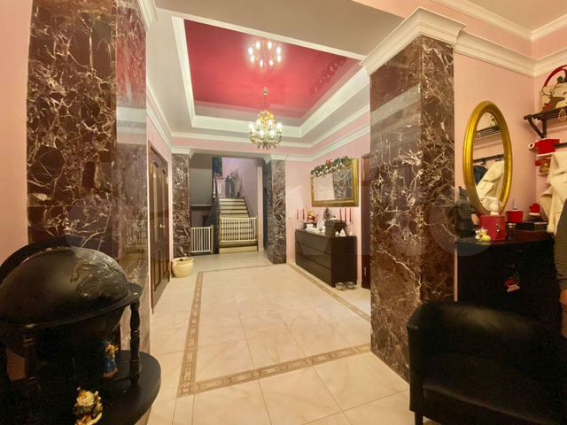 Дом 420 м² на участке 12 сот.