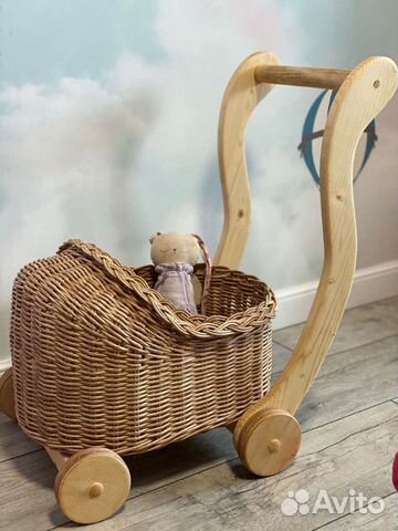 Коляска для кукол. Плетенная