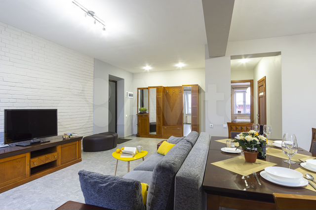 2-к. квартира, 60 м², 3/3 эт.