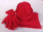 Красная шапка, перчатки и шарф