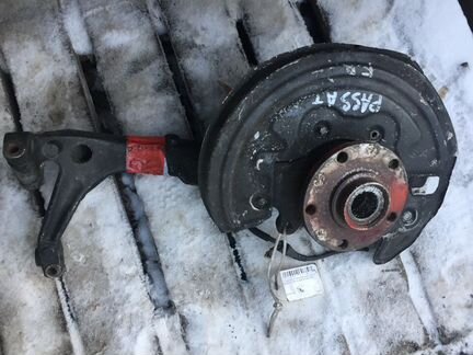 Поворотный кулак со ступицей 8D0407258AR vw Passat