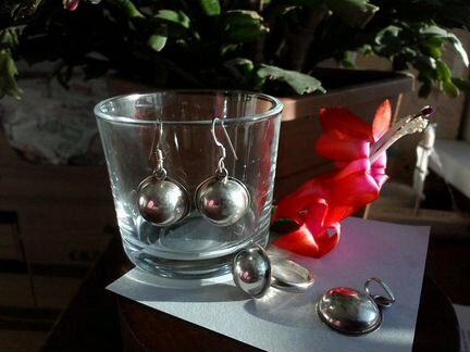 Стильный серебряный комплект