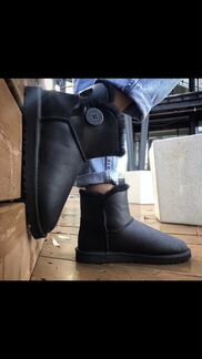 Угги кожа с пуговицей черные