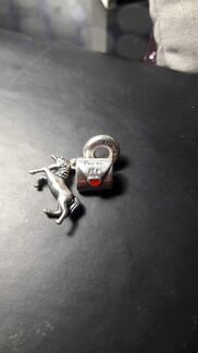 Браслет Пандора с 2мя шармами.оригинал