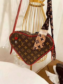 Милая сумка-сердечко Louis Vuitton из эко кожи нов