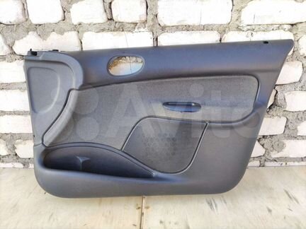 Обшивка передней правой двери Пежо 206