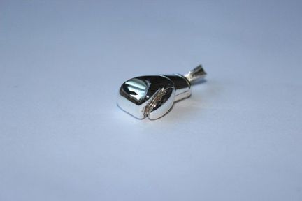 Кулон (сувенир) боксерская перчатка серебряная