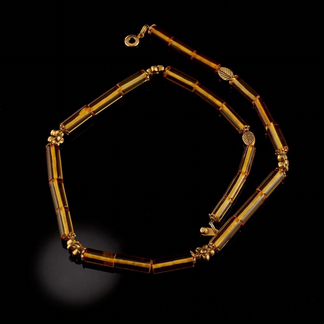 Колье с натуральным янтарем