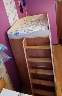 Кровать-чердак с письменным столом и шкафом
