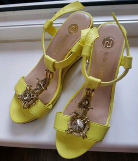 Яркие.Неоновые.Желтые босоножки River Island