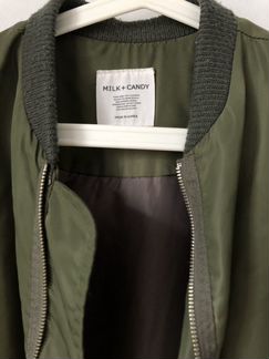 Бомбер куртка