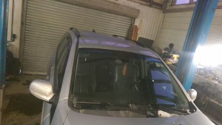 Стекло лобовое Кайрон Актион Спорт или Актион б. у