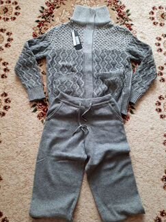 Новый вязанный костюм серого цвета