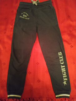 Спортивные штаны на мальчика р.128, в хорошем сост