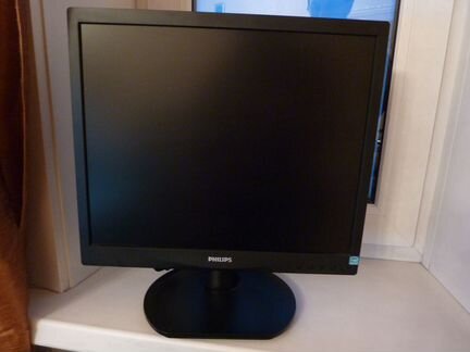 Монитор квадратный Philips 17S4LSB (2015 г.)
