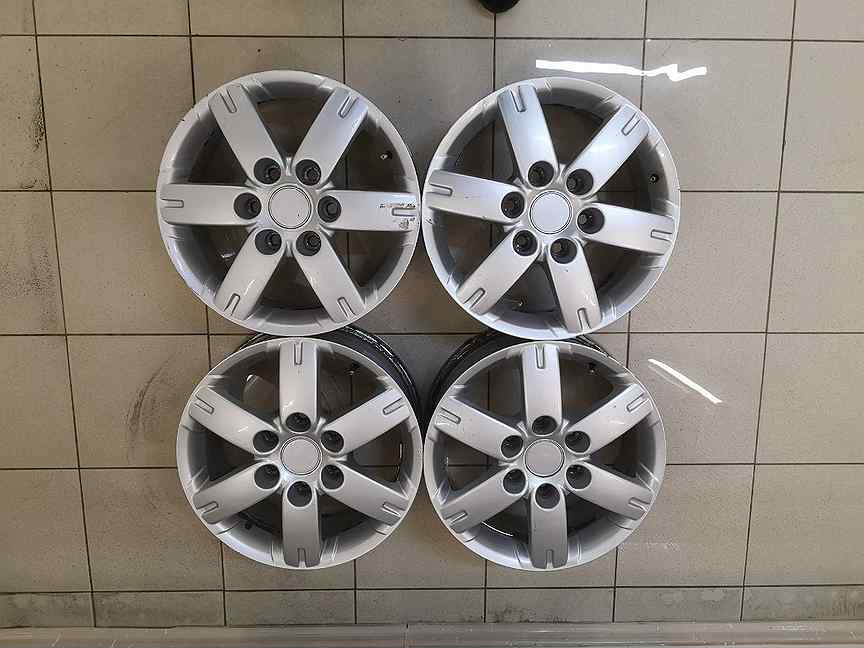 Купить диски паджеро спорт на авито. Диски r16 на Паджеро 4. Черные литые диски r 17 Паджеро 4. Двухцветные диски Pajero 4. Штатные колесные диски Pajero 4 черного цвета.