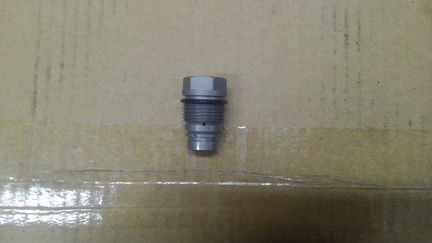 Клапан ограничения давления в рампе Nissan Cabstar