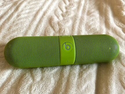 Портативная колонка beats pill зеленая с подставко
