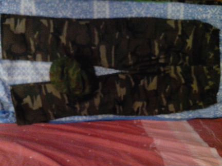 Костюм защитного цвета для рыбалки или охраны