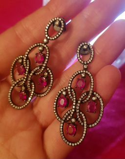 Серьги с рубинами и бриллиантами 750