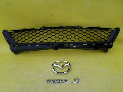 Решетка переднего бампера Мазда 3 BK Хэтчбек 6-8г
