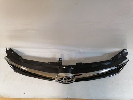 Решетка радиатора передняя верхняя Toyota Camry