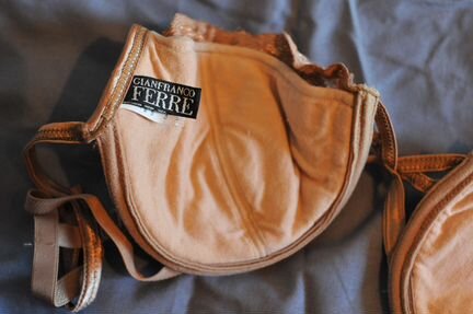Бюстгальтер 70В новый Cianfranco ferre