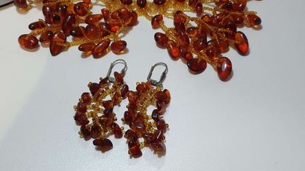 Колье и серьги из янтаря