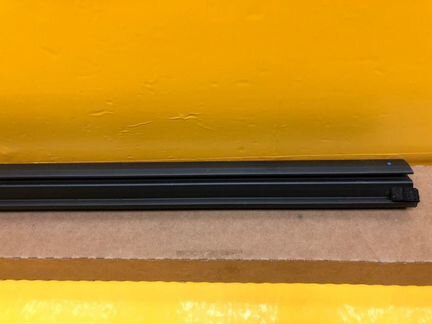 Уплотнитель стекла задний левый Nissan Murano Z52