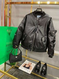 Брендовый бомбер