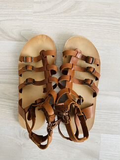 Сандалии из натур.кожи Zara 33р