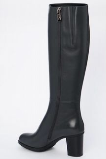 Высокие кожаные сапоги Easy by Loreblu новые