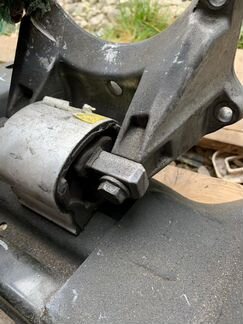 Кронштейн крепления АКПП Mercedes w221 a2212400002