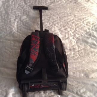 Рюкзак на колесиках