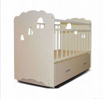 Детская кроватка с матрасом и наматрасником