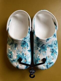 Кроксы белые женские с листьями оригинал