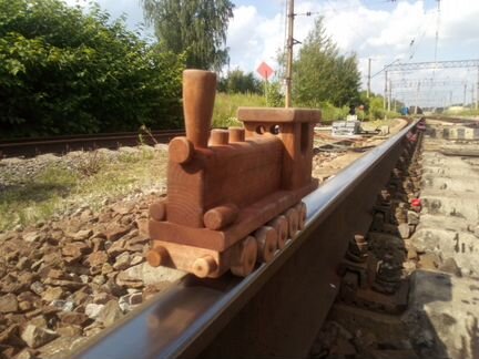 Паровоз деревянный большой с вагонами