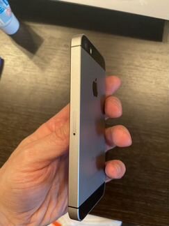 Телефон iPhone SE 32gb