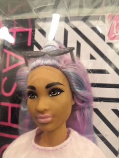 Кукла Вarbie Игpа c модой с pазноцвeтными волoсами