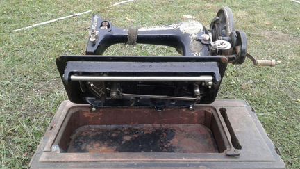 Швейная машинка Zinger