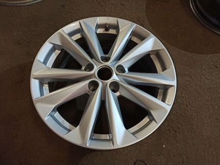 Nissan Qashqai диск R17 Оригинал один