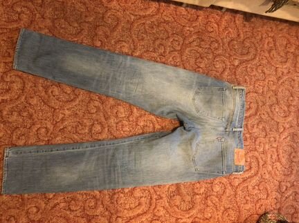 Джинсы Levi’s оригинал куплены в фирменном магазин