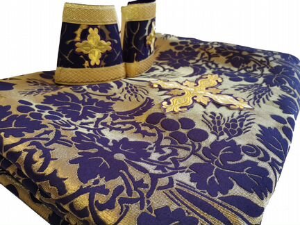 Облачение - стихарь, поручи