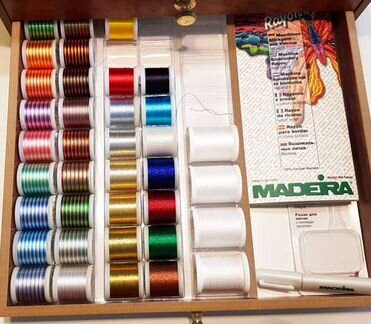 Нитки для швейной машины Madeira Rayon 160 цветов
